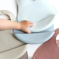 Bavoirs Flower En Silicone "mélange De Roses" CAM CAM ( Lot De 2) -Bébés Produits Magasin bavoirs flower en silicone melange de roses cam cam lot de 2 3