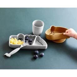 Assiette Compartimentée En Silicone Et Ventouse "Croco" DONE BY DEER -Bébés Produits Magasin plaque de collation stick stay en silicone croco done by deer 4